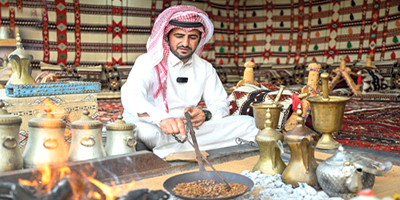 القهوة السعودية بتبوك رمز الكرم وحسن الضيافة 