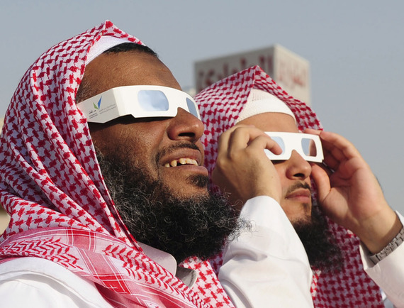 السعودية تشهد كسوفا جزئيا للشمس