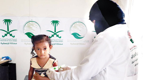 العيادات الطبية لمركز الملك سلمان تواصل تقديم خدماتها بالحديدة 