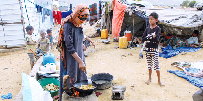  أسرة تعيش خارج أسوار المدن خوفاً من استهدافات الحوثي للمدنيين