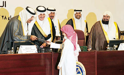 خلال رعايته الحفل الختامي لمسابقة الأمير نايف بن عبدالعزيز لحفظ الحديث النبوي 