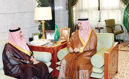 أمير منطقة الرياض ونائبه يستقبلان محافظ الاستثمار 