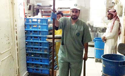 أمانة الرياض تغلق (282) مخبزًا ومطعمًا وتوقف (272) عاملاً لمخالفتهم الأنظمة الصحية 