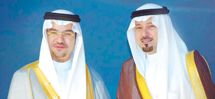 أمير منطقة مكة المكرمة يكرم بنك الرياض 