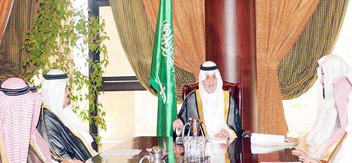 أمير منطقة تبوك يترأس اجتماع جمعية الملك عبدالعزيز الخيرية 