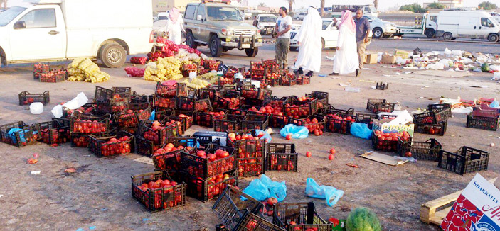 أمانة منطقة الرياض تضبط 25 عاملاً مخالفاً يمارسون البيع العشوائي شرق العاصمة 