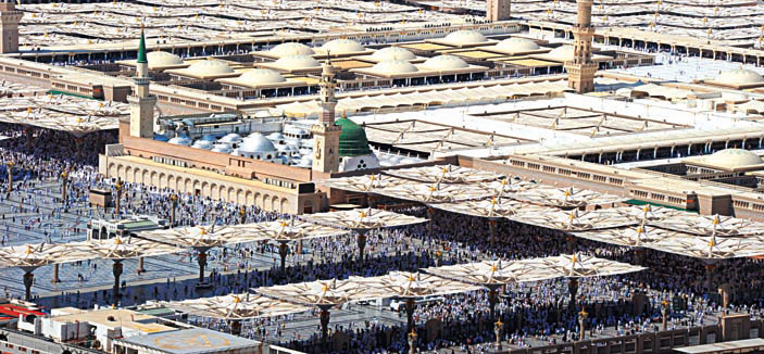 الكثافة البشرية في المسجد النبوي على ارتفاع أعلى من 1000 قدم 