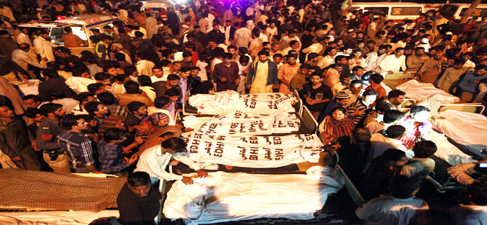 انتحاري يقتل 55 في باكستان قرب الحدود مع الهند 