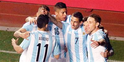 الأرجنتين تدك شباك البارغواي بسداسية وتضرب موعدا مع تشيلي في المباراة النهائية 