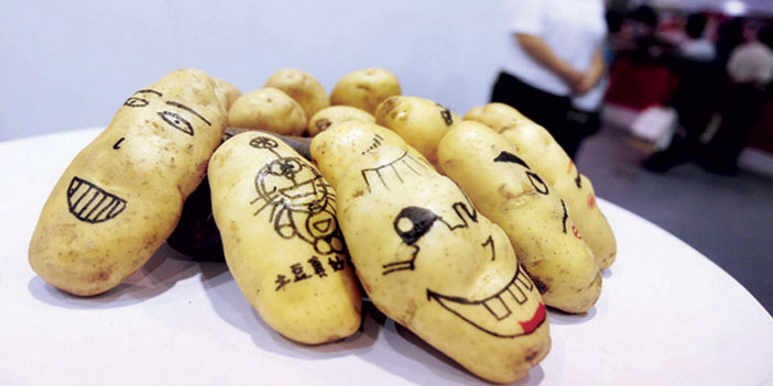 البطاطا تتحول إلى طبق رئيس في مائدة الصينيين بسبب نقص المياه 