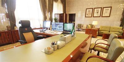 مكتب خادم الحرمين يستحوذ على اهتمام زوار فعالية «جولة في قصر الحكم» 