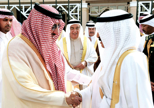  سمو ولي العهد في مقدمة مودعي رئيس وزراء مملكة البحرين