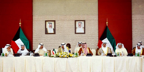  وزير الخارجية الكويتي خلال لقائه رئيس وأعضاء اتحاد وكالات الأنباء العربية