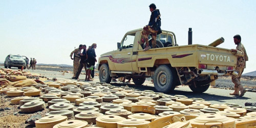  الفرق الهندسية العسكرية تطهر عدة مواقع من الألغام التي زرعها الحوثيون بمأرب