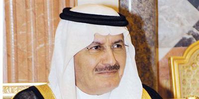 أمير قطر يسلم الأمير خالد بن عبدالله جائزة مجلس التعاون للتميز الرياضي 