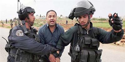 إسرائيل تهدم منازل ومزارع  بالخليل وتشن حملة اعتقالات 