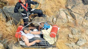 طيران الأمن ينقذ 4 مقيمين علقوا في جبال الهدا بالطائف 