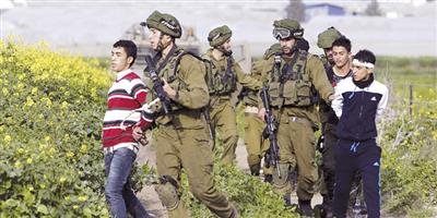 اختناق عشرات الفلسطينيين بمواجهات مع قوات الاحتلال بالضفة الغربية 
