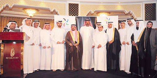   أمين الطائف يتسلم الجائزة في دبي