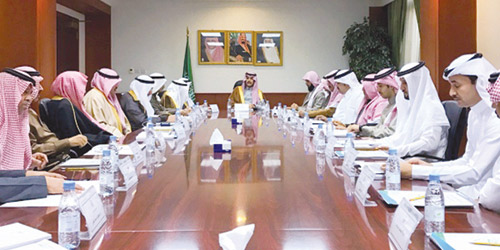  الأمير عبد الرحمن مترئساً الاجتماع