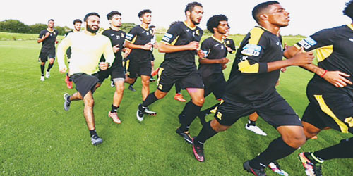  رئيس الاتحاد يهرول مع اللاعبين في التدريبات