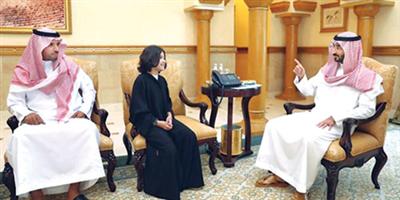 الأمير عبدالله بن بندر يكرّم الطالبة شذى الطويرقي 