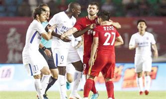 إيقاف لاعب صيني 6 مباريات لتوجيهه إهانات عنصرية للسنغالي ديمبا با 