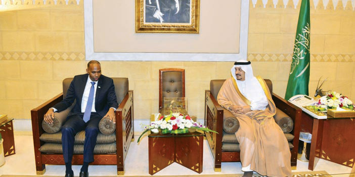  أمير منطقة الرياض يقيم مأدبة غداء تكريماً لرئيس وزراء الصومال
