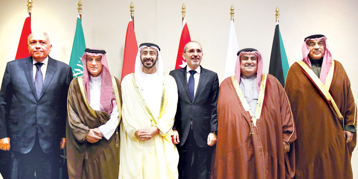   وزراء خارجية الدول العربية في لقطة جماعية عقب اختتام اجتماعهم في الأردن أمس