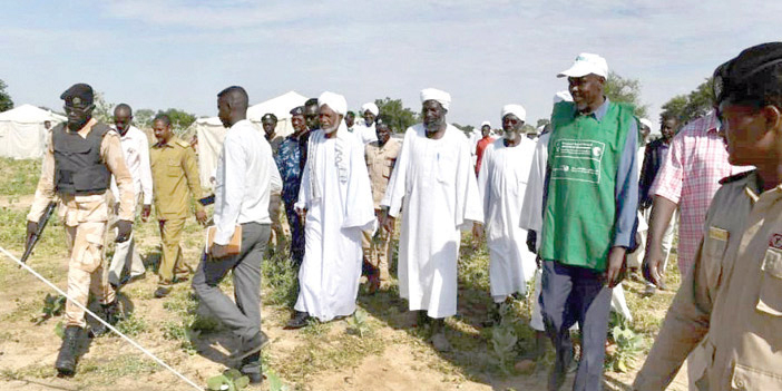 تقديم المساعدات للمتضررين من السيول بالسودان 