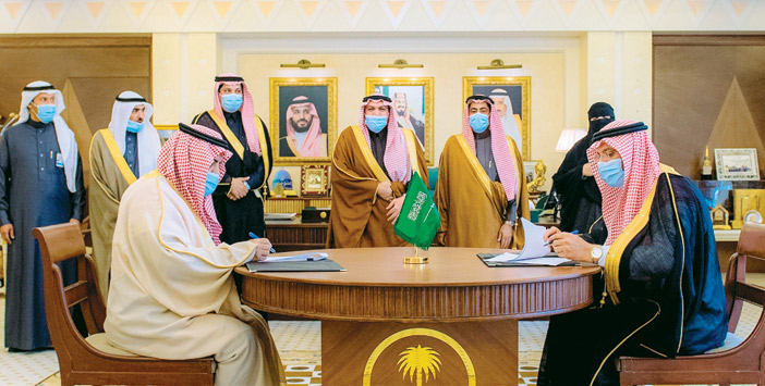 سموه يبارك توقيع الاتفاقية بين جامعة القصيم ومستشفى الملك فيصل ومركز الأبحاث