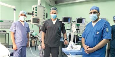 استئصال ورم بالغدة الدرقية لمريض «ستيني» بمستشفى دلة النخيل 