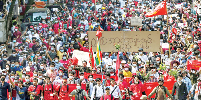 عشرات آلاف المتظاهرين في بورما في أكبر تحرك منذ 2007 
