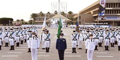 اللواء العيسى رعى تخريج طلبة كلية الملك خالد العسكرية 