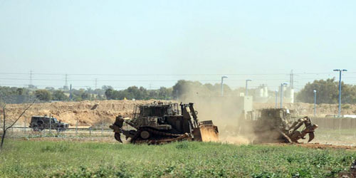 قوات الاحتلال الإسرائيلي تتوغل وسط قطاع غزة 