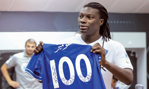  غوميز يحمل القميص رقم 100 الذي يشير لعدد أهدافه