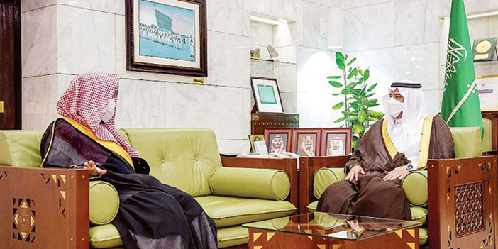 الأمير محمد بن عبدالرحمن يستقبل رئيس محكمة الأحوال الشخصية بالرياض 