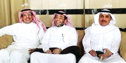 من اليمين: الكاتب -راشد الشمراني- علي الغوينم