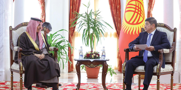  رئيس وزراء قرغيزستان خلال استقباله وزير الخارجية