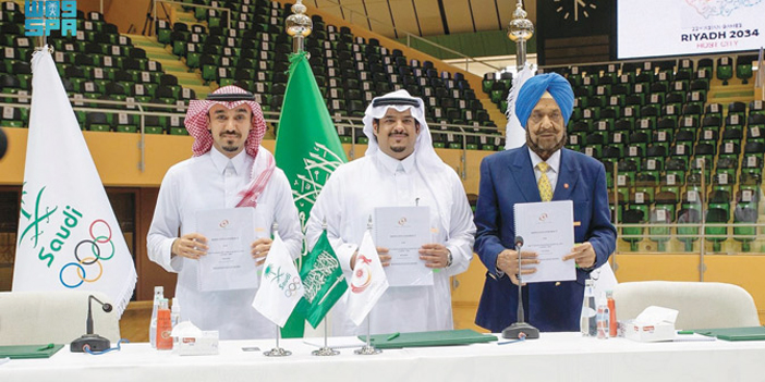 نائب أمير الرياض خلال توقيع عقد استضافة العاصمة لدورة الألعاب الآسيوية للصالات المغلقة
