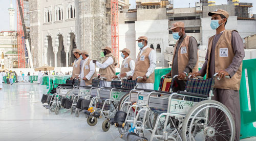 أكثر من (4000) عامل وعاملة و130 ألف لتر من المطهرات لتعقيم المسجد الحرام 