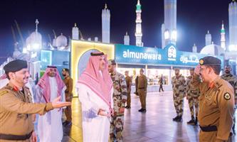 أمير منطقة المدينة يلتقي رجال الأمن بساحات المسجد النبوي 