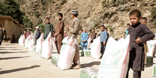 المملكة توزع 650 سلة غذائية للأيتام والمحتاجين وذوي الاحتياجات الخاصة في أفغانستان 