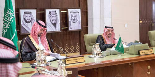 أمير منطقة الرياض خلال ترؤسه جلسة المجلس