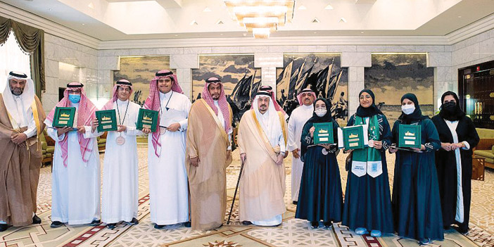  أمير منطقة الرياض يُكرّم الفائزين في «آيسف 2022م»