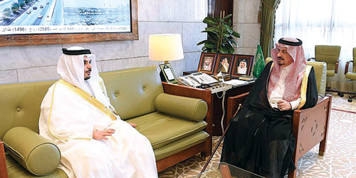  الأمير فيصل بن بندر مستقبلا السفير البحريني
