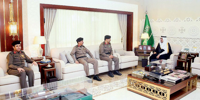  نائب أمير المنطقة الشرقية خلال استقباله اللواء القريش واللواء النفيعي