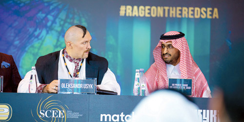  الأمير فهد بن عبد العزيز يتحدث مع أوسيك
