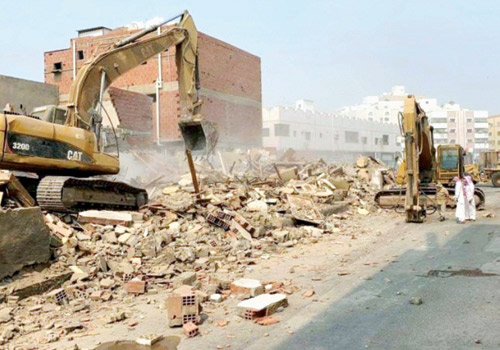 لجنة عشوائيات جدة تشرع في أعمال الإزالة لحي المنتزهات 