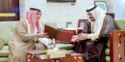 أمير الرياض بالنيابة يستقبل مدير فرع الموارد البشرية والتنمية الاجتماعية 